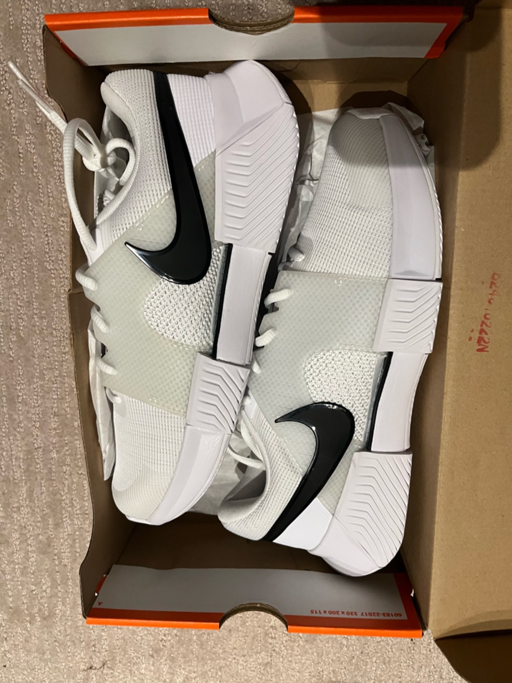 New Nike GP challenge 1 tennis shoes men’s 9.5